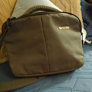 Laptop carrying case